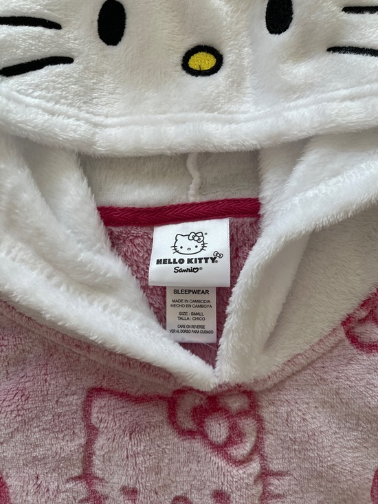 Hello Kitty Pink & White Hooded Fleece Nightshirt with Heart Print - Picture 2 of 3